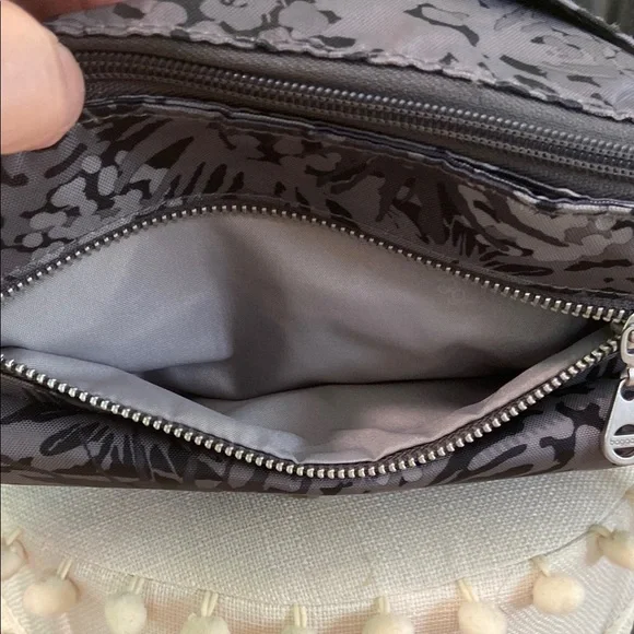 Baggalina Calais Crossbody bag with interior wallet, many pockets, adjustable st - Picture 5 of 8